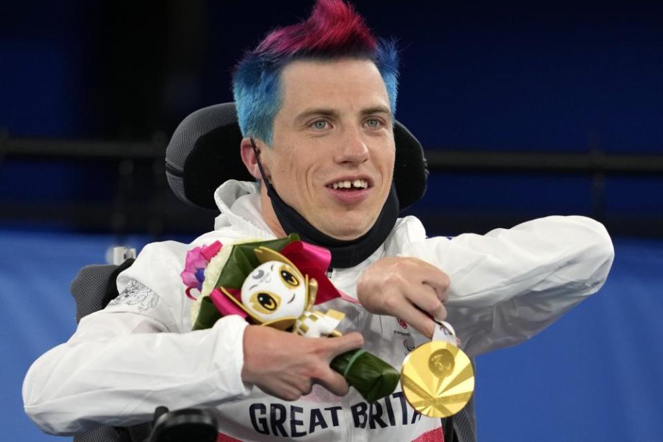 Britain’s David Smith poses with his gold medal.