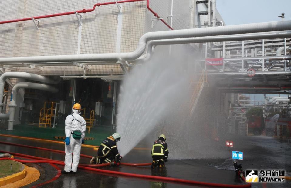 ▲雲林縣政府與台塑六輕分別在台塑麥寮廠鹼廠及麥寮長庚醫院，舉辦107年度雲林縣毒性化學物質災害應變與緊急醫療救護暨疏散避難演練。（圖／記者蘇智勇攝，2018.07.25）