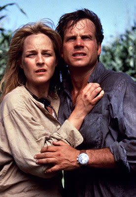 Gemeinsam mit Helen Hunt stand Bill Paxton für den Katastrophenfilm "Twister" vor der Kamera. Diese erinnerte sich nun auf Twitter zu einem Schnappschuss der beiden: "Er hat den Film zu etwas Tollem gemacht – er hat sein Herz hineingelegt. Was für ein talentierter Mann. Meine Gedanken sind bei seiner Familie." (Bild-Copyright: HelenHunt/Twitter)