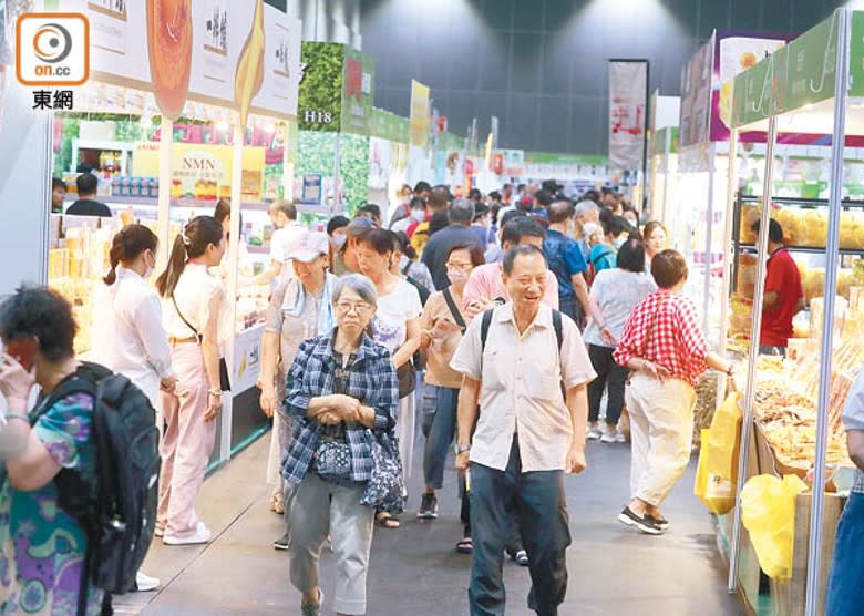 疫後首個工展會購物節昨日開鑼。（黃仲民攝）