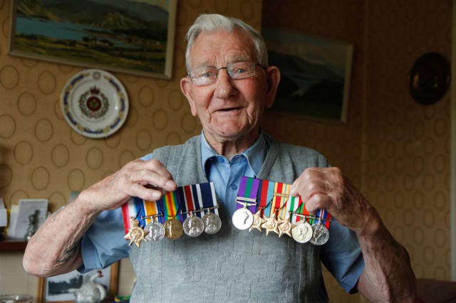 Un veterano de 106 años de la Segunda Guerra Mundial está desolado por el  segundo robo de sus medallas en cinco años