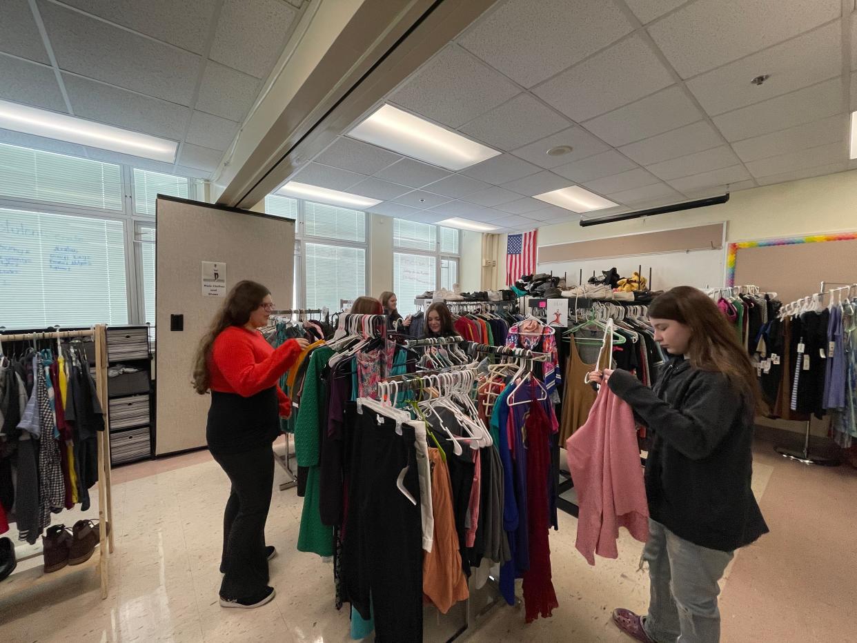 Sebring McKinley Junior High Student Senate organizes and operates the school’s Clothes Closet, providing free items to students in seventh through 12th grade.