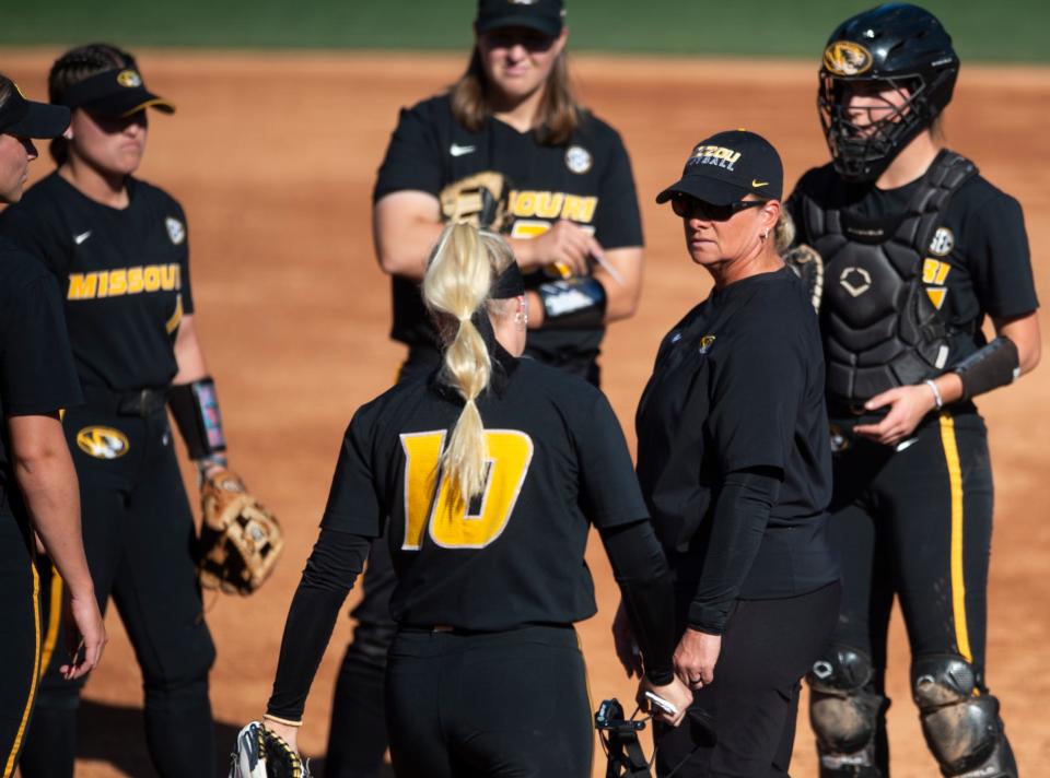Missouri Tigers head coach Larissa Anderson huddles with her team as Florida Gators and Missouri Tigers face of in the SEC softball tournament championship game at Jane B. Moore Field in Auburn, Ala., on Saturday, May 11, 2024.