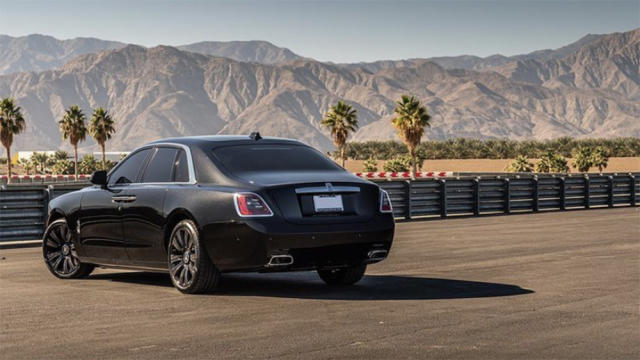 Rolls-Royce introduces hipper, edgier $382,000 SUV for uber-rich young  buyers - ABC News