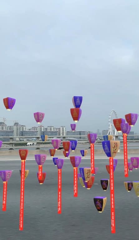 《圖說》世界各地都可施放的祈福天燈，圖片為民眾於香港機場施放。〈淡水．緣道觀音廟提供〉