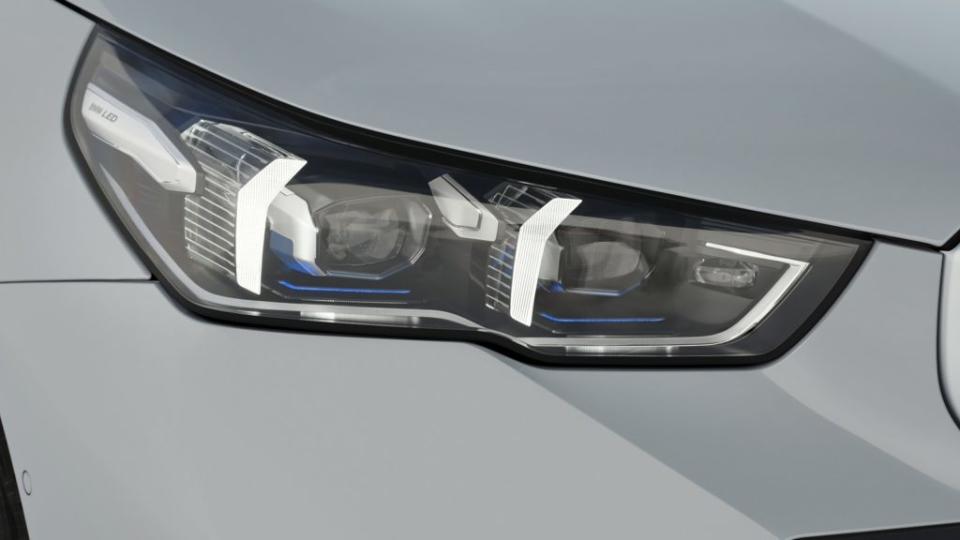 新世代5 Series的頭燈內部植入雙垂直LED燈組。(圖片來源/ BMW)