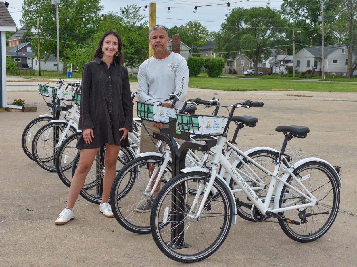 Jullian Miles and Robert Murray combined Miles’ business plan and Murry’s business experience to create one of Port Clinton’s newest businesses.