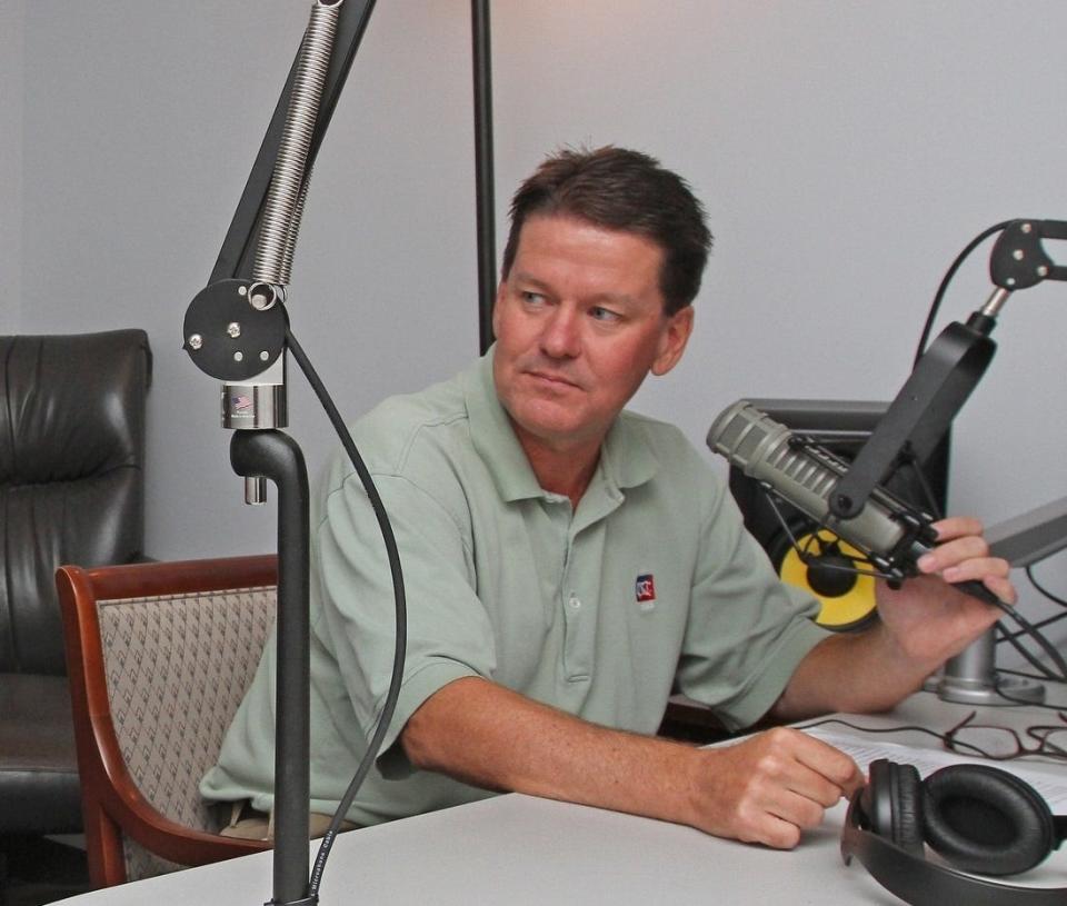 Former Providence Journal sports writer Kevin McNamara will host the returning "The Score" on WPRO radio.