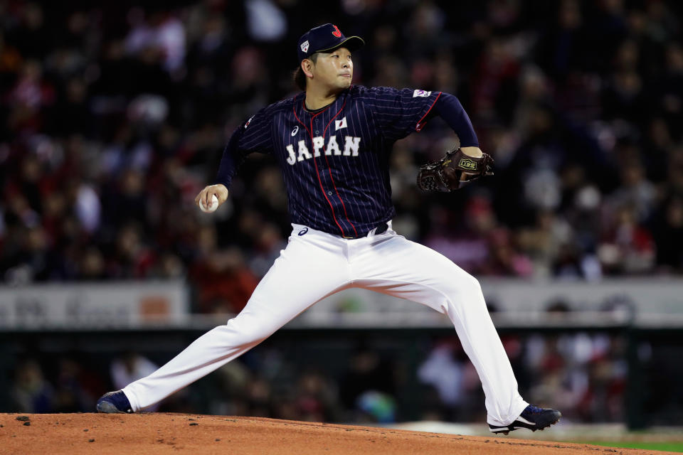 HIROSHIMA, JAPAN - NOVEMBER 13:  Pitcher Daichi Osera #14 of Japan in the bottom of 1st inning during the game four between Japan and MLB All Stars at Mazda Zoom Zoom Stadium Hiroshima on November 13, 2018 in Hiroshima, Japan.  (Photo by Kiyoshi Ota/Getty Images)
