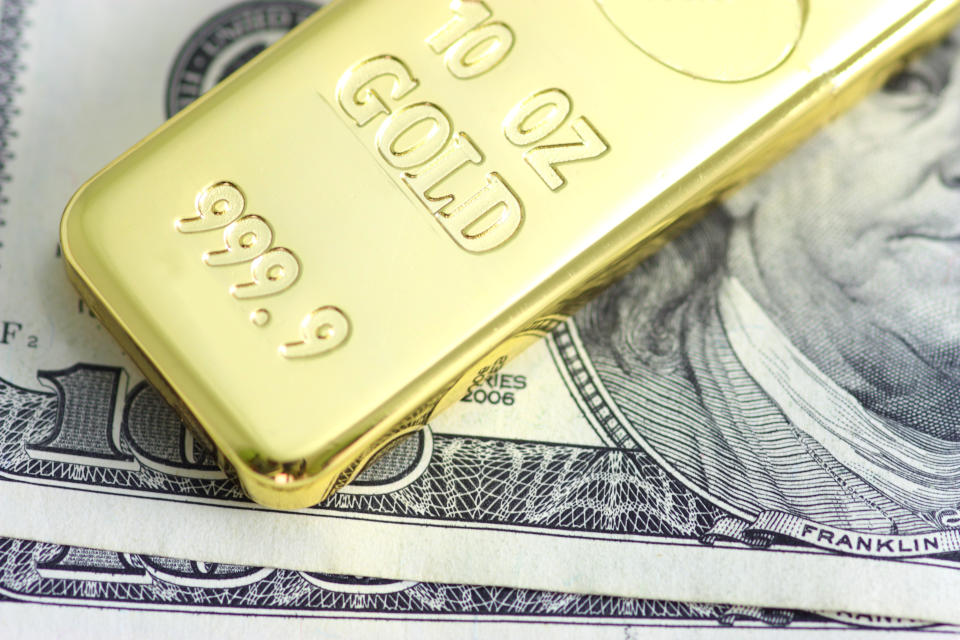 美元跌向100關卡  分析師楊傲正：黃金、非美貨幣、日圓都有進一步上漲可能。圖/取自Getty Images