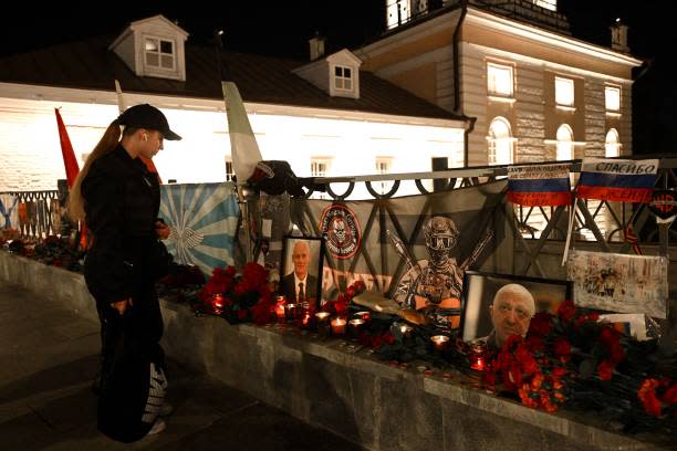 A woman pays tribute to Yevgeny Prigozhin (AFP via Getty Images)