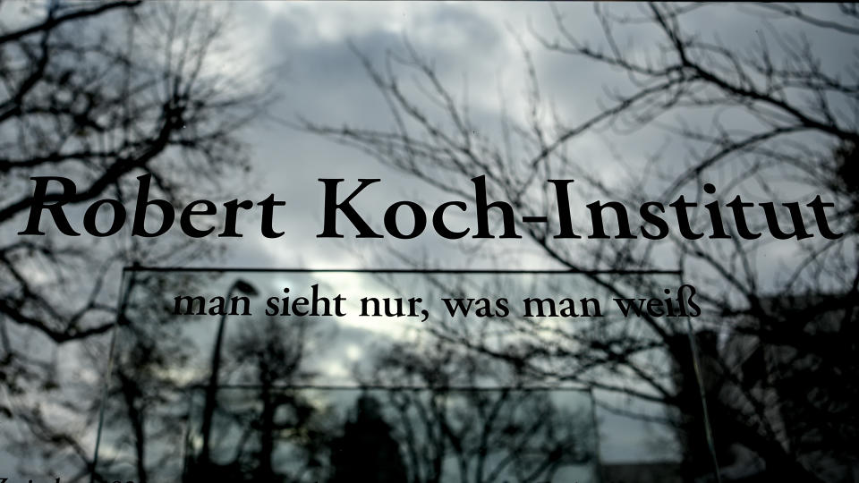 Nicht das Robert-Koch-Institut entscheidet, welche Toten am Coronavirus verstorben sind, sondern die Gesundheitsämter. Foto: Britta Pedersen / dpa-Zentralbild / dpa