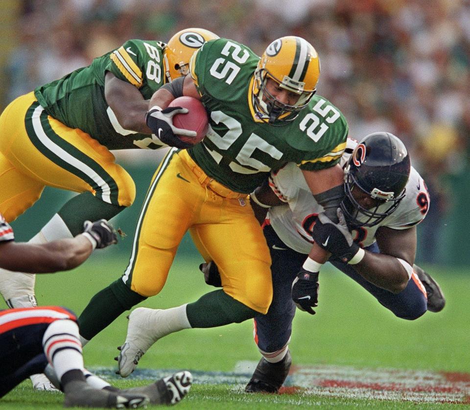 Former Green Bay Packers running back Dorsey Levens is auctioning some Pro Bowl memorabilia next month.