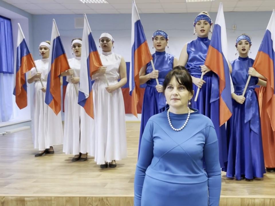 Class on symbols of Russia in Donetsk