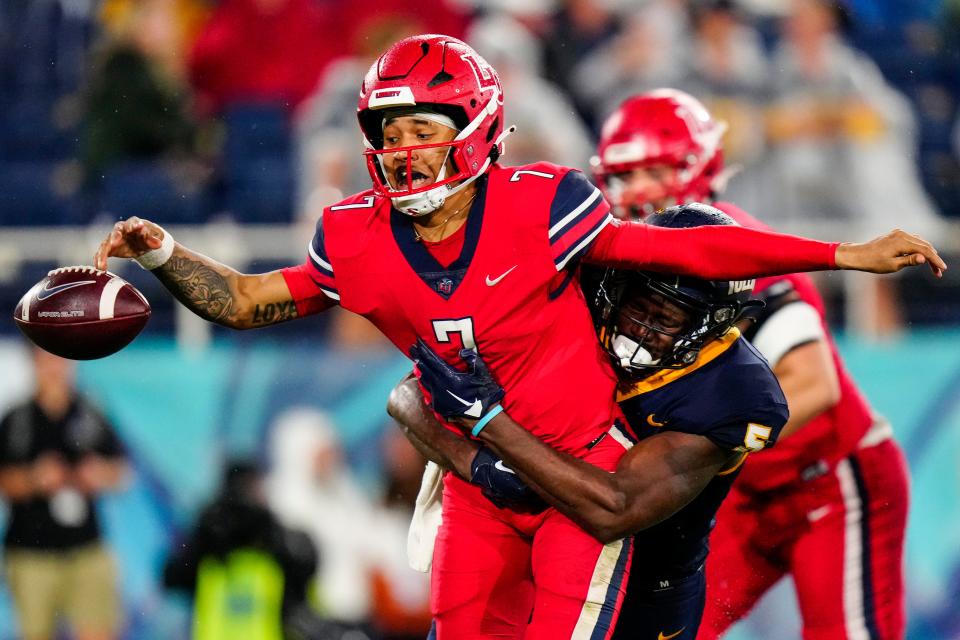 Boca Raton Bowl: Toledo linebacker Nate Givhan (5) strip sacks Liberty quarterback Kaidon Salter (7) during the second half in the 2022 Boca Raton Bowl at FAU Stadium. Toledo won the game, 21-19.