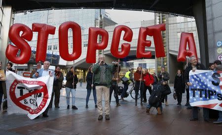 Demonstrators protest against CETA outside the EU summit in Brussels, Belgium, October 20, 2016. REUTERS/Francois Lenoir