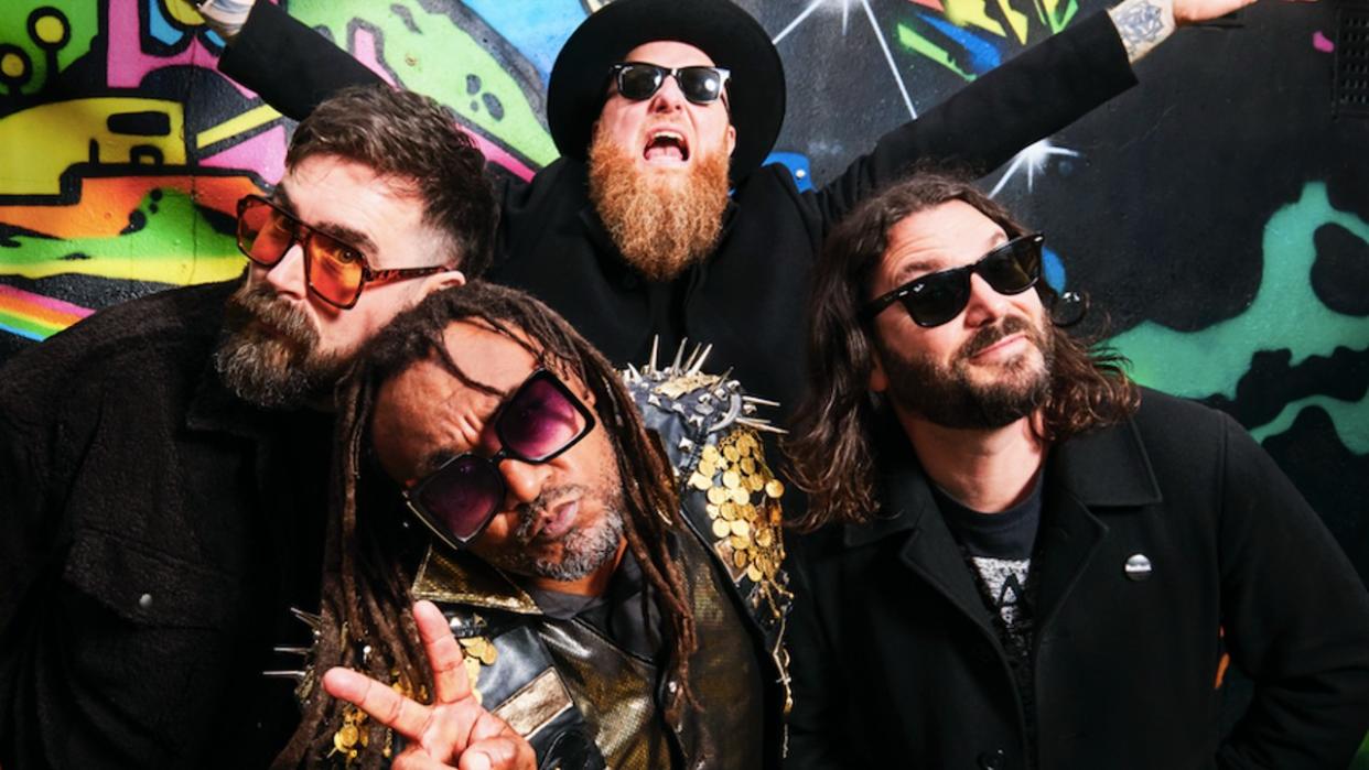  Skindred. 