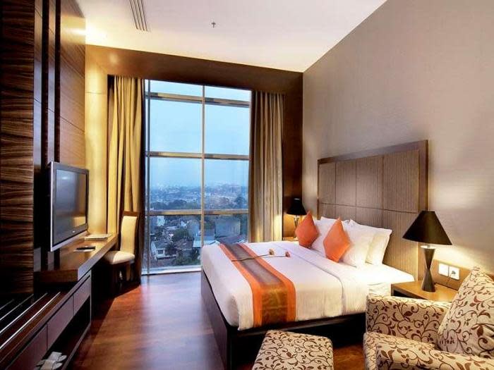 The Luxton Hotel: The 114-room property is mostly sought after due to its strategic location on Jl. Ir. H. Juanda, only five minutes’ walk from Bandung Indah Plaza Mall, the Secret Factory Outlet and Gramedia bookshop.