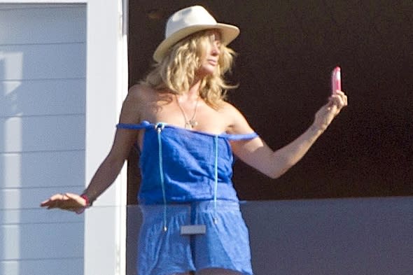 Rachel Hunter selfie New Zealand holiday home