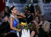 Miss Philippines Pia Alonzo Wurtzbach blows a kiss after being crowned Miss Universe during the 2015 Miss Universe Pageant in Las Vegas, Nevada December 20, 2015. REUTERS/Steve Marcus ATTENTION EDITORS - FOR EDITORIAL USE ONLY. NOT FOR SALE FOR MARKETING OR ADVERTISING CAMPAIGNS