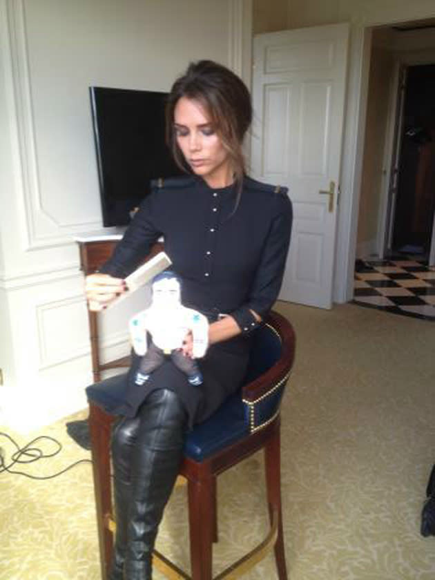 Celebrity photos: We love Victoria Beckham’s funny Twitpics, including this latest one. She tweeted this snap along with the caption: “Getting ready for a night out with my date #musclemanmarc”