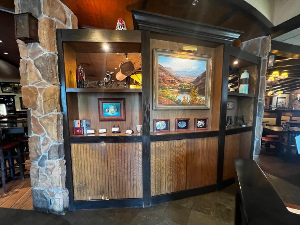 The welcome area of a Longhorn Steakhouse
