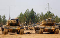 Turkish army tanks and military personnel are stationed in Karkamis on the Turkish-Syrian border in the southeastern Gaziantep province, Turkey, August 25, 2016. REUTERS/Umit Bektas