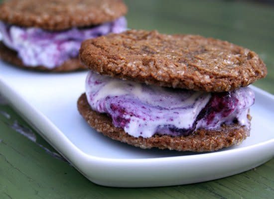 <strong>Get the <a href="http://rosemarried.com/2011/08/07/recipe-swap-ice-cream-sandwiches/" target="_hplink">Ginger Molasses Cookies with Blueberry Swirl Ice Cream recipe</a> by Rosemarried</strong>