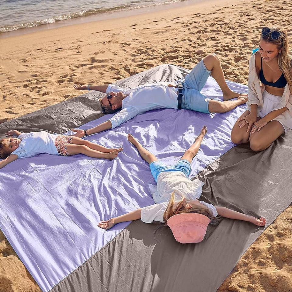 1) Extra-Large Sandproof Beach Blanket