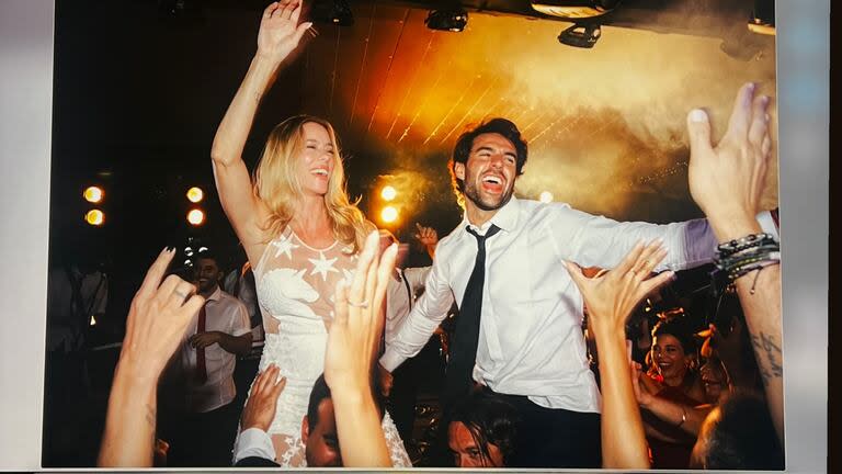 Las fotos inéditas de la boda de Nicole Neumann y Manuel Urcera