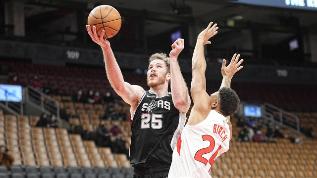 Spurs upgrade Poeltl to probable