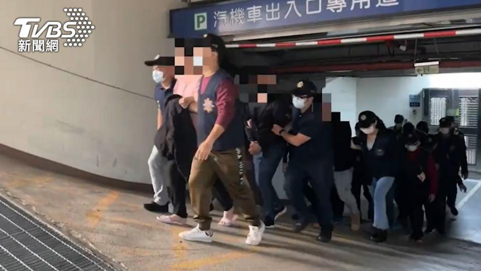 警方將李姓藥頭等11人移送法辦。（圖／TVBS）