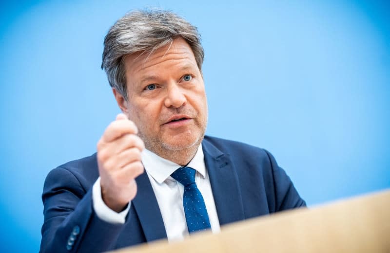 Robert Habeck German Minister for Economic Affairs and Climate Protection, speaks at the press conference on the Government's spring projection on economic development. Michael Kappeler/dpa