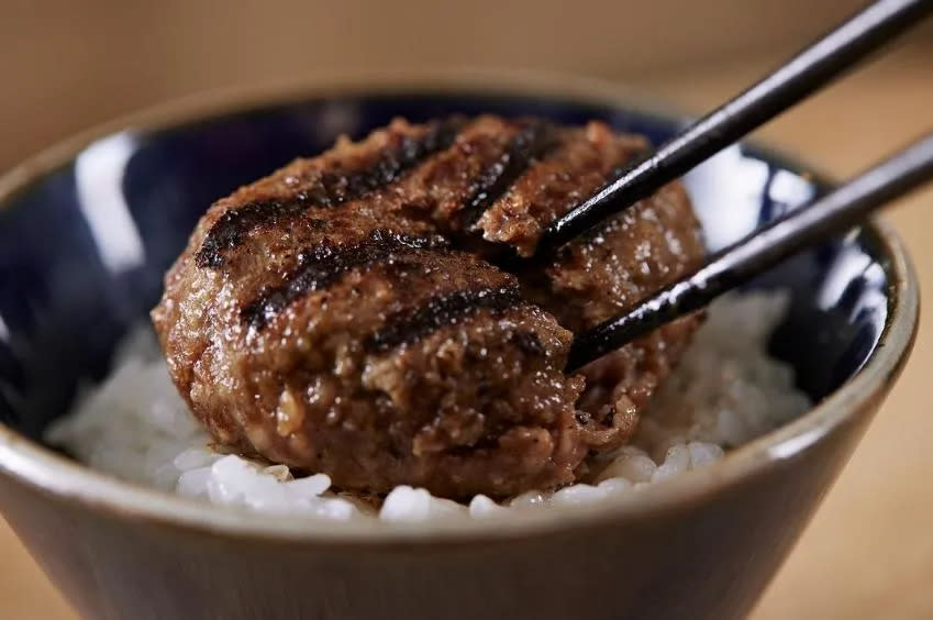 「挽肉と米」台北華山店將於3月12日重新開幕。(圖／翻攝自IG @hikiniku.to.come)
