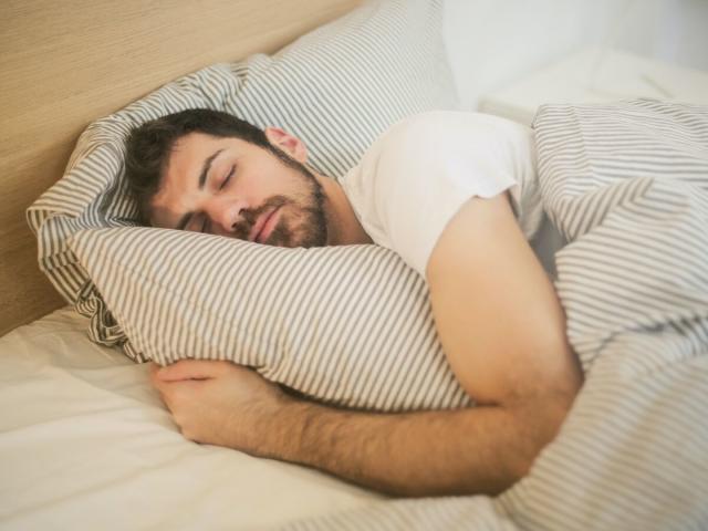 Combien d'heures doit dormir un adulte ?