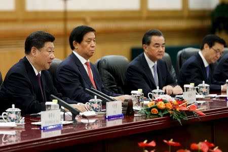 Chinese President Xi Jinping (L) meets with South Korean President Park Geun-hye (not pictured) at The Great Hall Of The People in Beijing, China September 2, 2015. REUTERS/Lintao Zhang/Pool