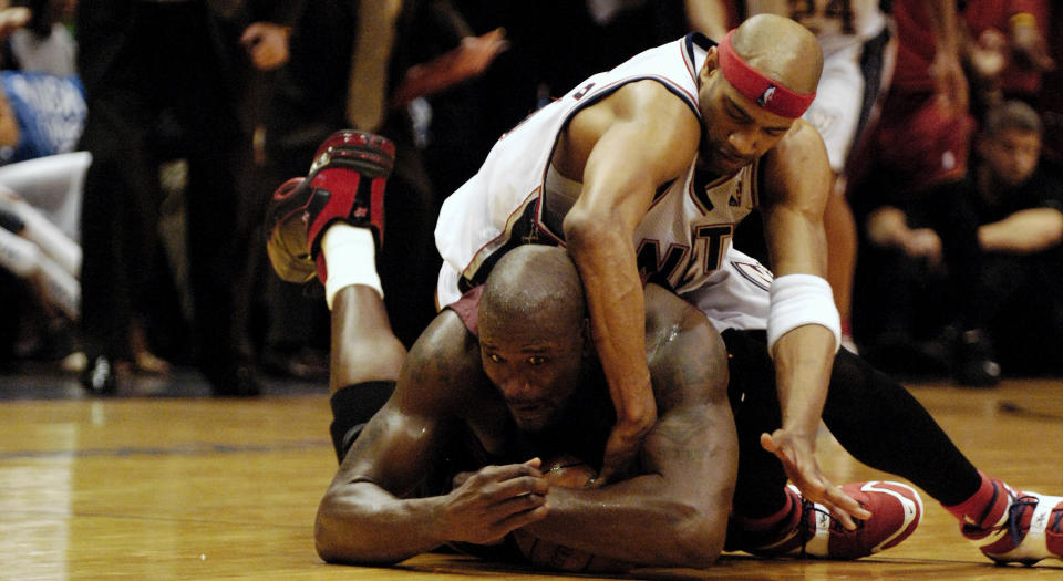 Vince Carter spoke about his attempts to lure Shaquille O'Neal north of the border while playing for the Raptors during an interview with Sports Illustrated recently. (Photo by James Keivom/NY Daily News Archive via Getty Images)