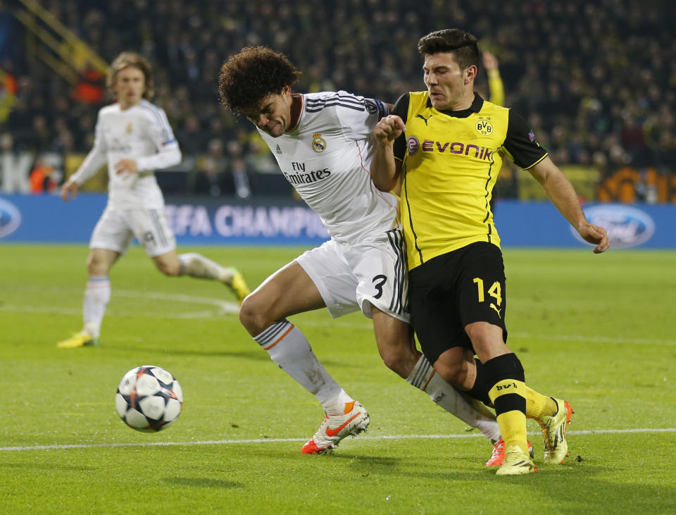 Dortmund's Milos Jojic, right, and Real's Pepe challenge for the ball during the Champions League quarterfinal second leg soccer match between Borussia Dortmund and Real Madrid in the Signal Iduna stadium in Dortmund, Germany, Wednesday, April 9, 2014. (AP Photo/Frank Augstein)