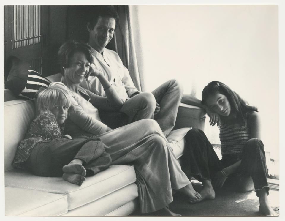 Jennifer Grey, far right, with her father Joel Grey, center, mother Jo Wilder, left, and brother James Katz.