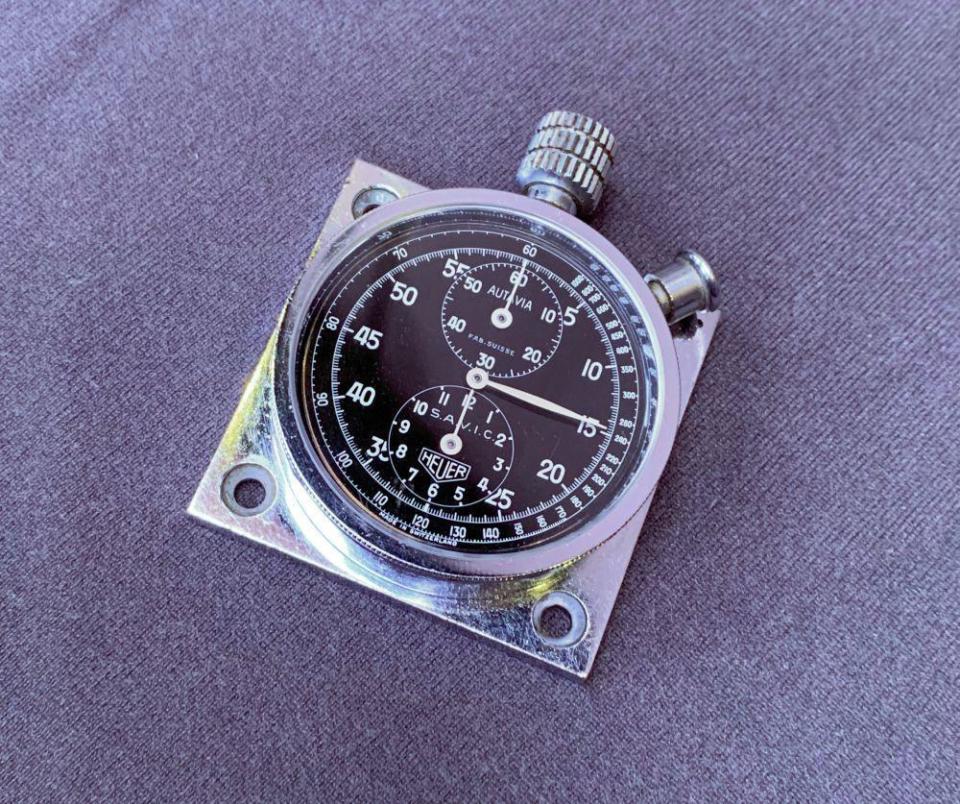 Autavia最早出現於1933年，當時是專門用來鎖在汽車與飛機儀表板上的計時器。
