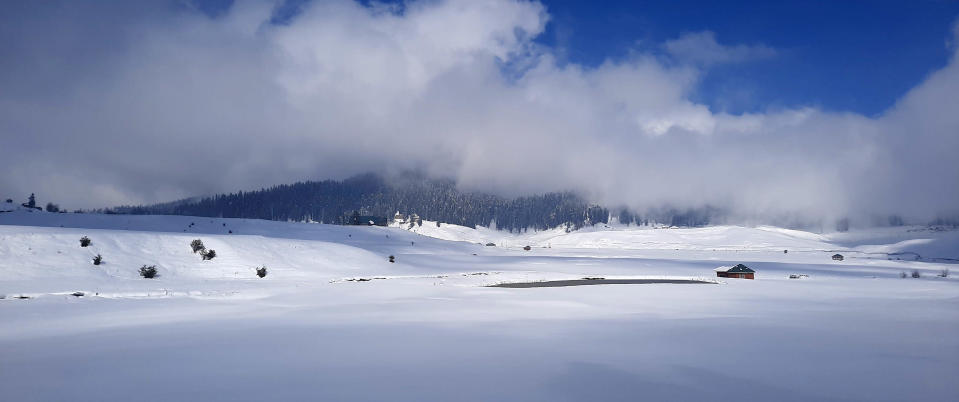 GULMARG, INDIA - NOVEMBER 16: A view of the snow covered ski-resort of Gulmarg after the season's first snowfall on November 16, 2020 in Gulmarg, India. (Photo by Waseem Andrabi/Hindustan Times via Getty Images)
