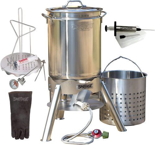  Bayou Classic 3025 30-qt Aluminum Turkey Fryer Set Features  30-qt Aluminum Turkey Fryer Pot Perforated Poultry Rack & Hook 12-in  Stainless Thermometer 1-oz Seasoning Injector: Turkey Fry Pots: Home &  Kitchen