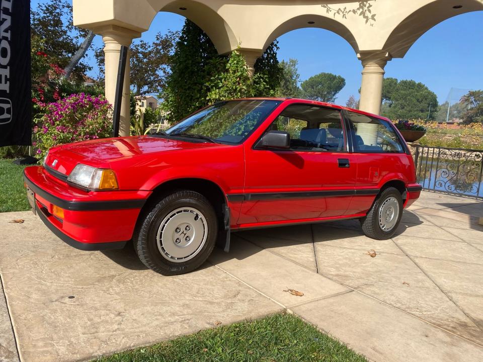 Honda introduced the Civic Si model as a 1986 model.