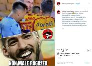 Pazzia del difensore spagnolo durante Lecce-Lazio. Sui social non mancano i paragoni con Suarez che, ai mondiali 2014, diede un morso a Giorgio Chiellini