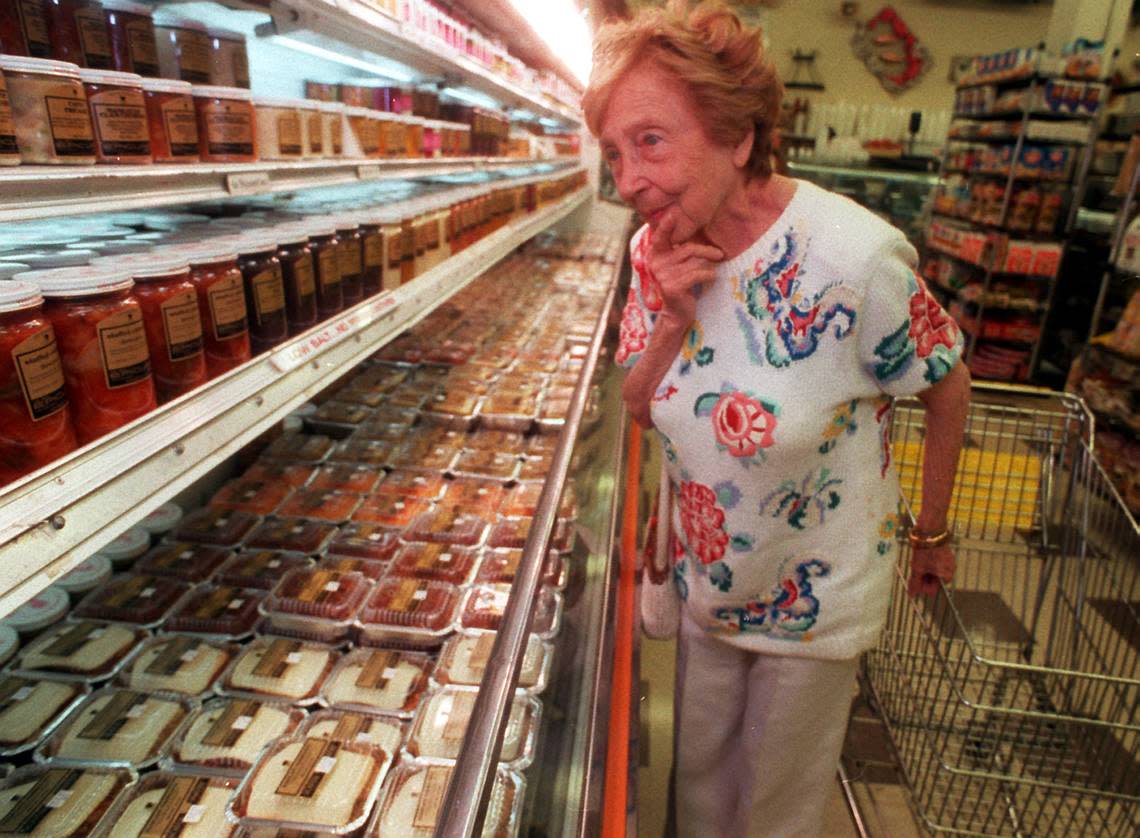 Eunice Gordon, long-time customer of the Epicure Market in Miami Beach, goes shopping. Marice Cohn Band/Miami Herald File / 1995