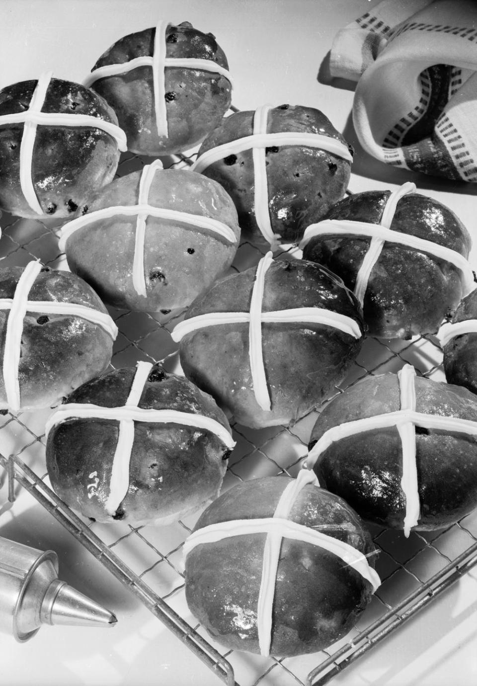 20) Make Hot Cross Buns