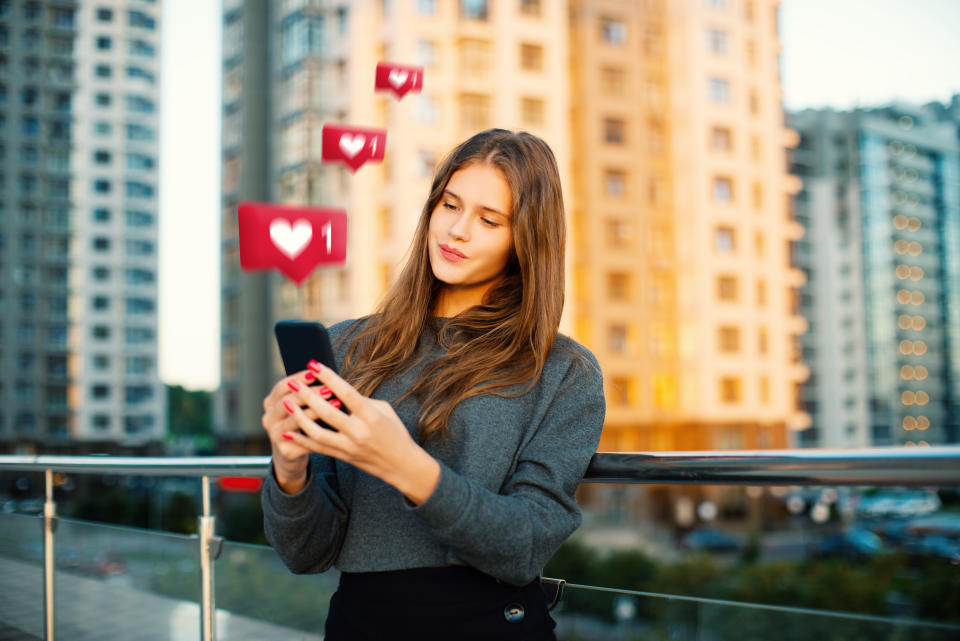 Per Messenger kommunizieren geht schnell – und dank Emojis oftmals (fast) ohne Worte. Doch manche Smiley haben eine ganz andere Bedeutung als wir dachten. (Bild: Getty Images)