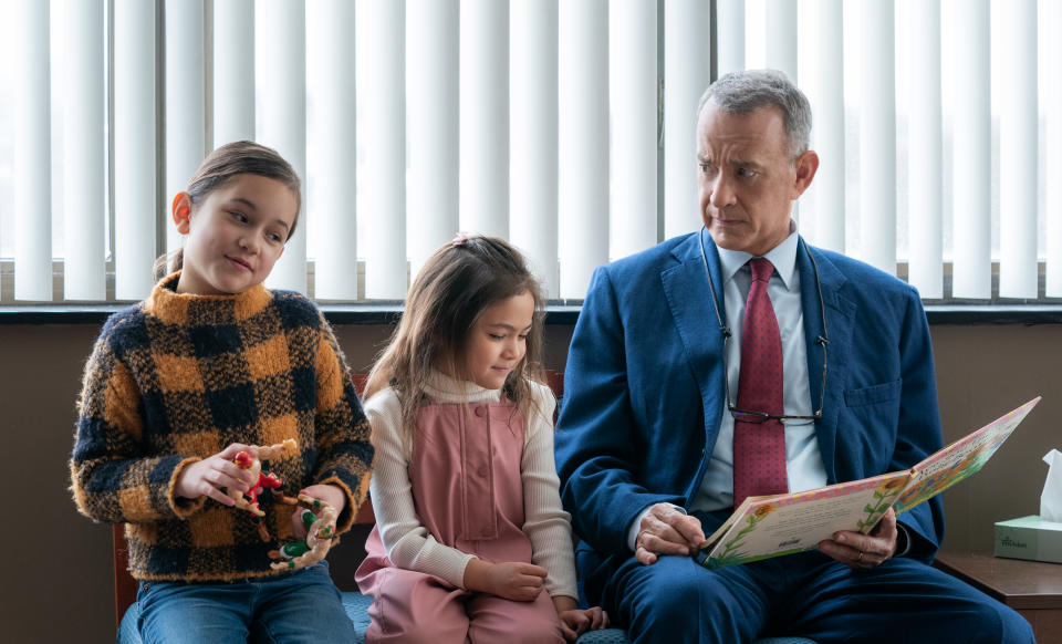 (l to r) Luna (Christiana Montoya) and Abbie (Alessandra Perez) react to Otto (Tom Hanks) reading to them in Columbia Pictures A MAN CALLED OTTO.  Photo by: Niko Tavernise