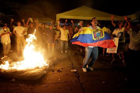 Supporters of Ecuadorean presidential candidate Guillermo Lasso demonstrate during national election day in Guayaquil, Ecuador, April 2, 2017. REUTERS/Henry Romero