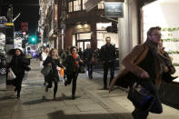 <p>People run down Oxford Street, London, Britain, Nov. 24, 2017. (Photo: Simon Dawson/Reuters) </p>